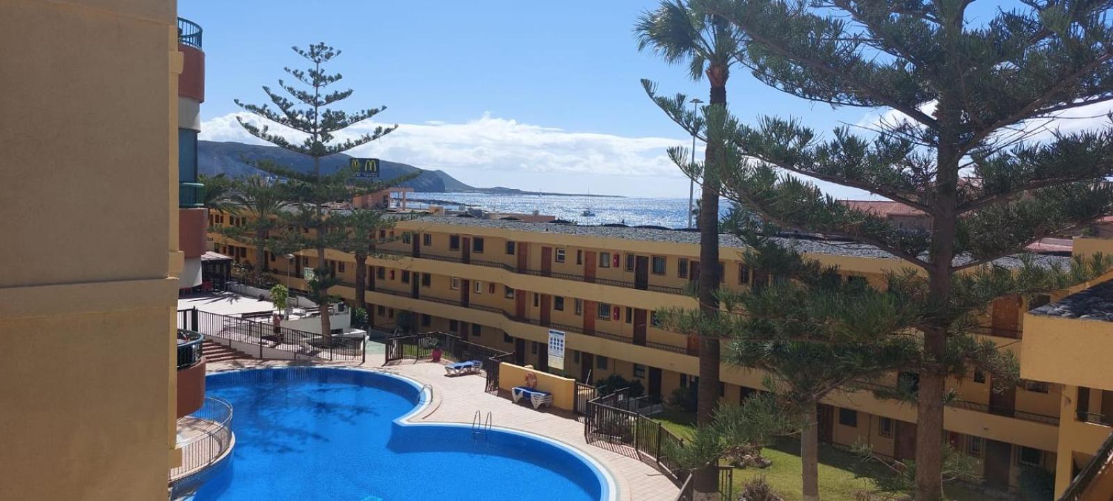 Firstline Apartment Los Cristianos Arona  Bagian luar foto