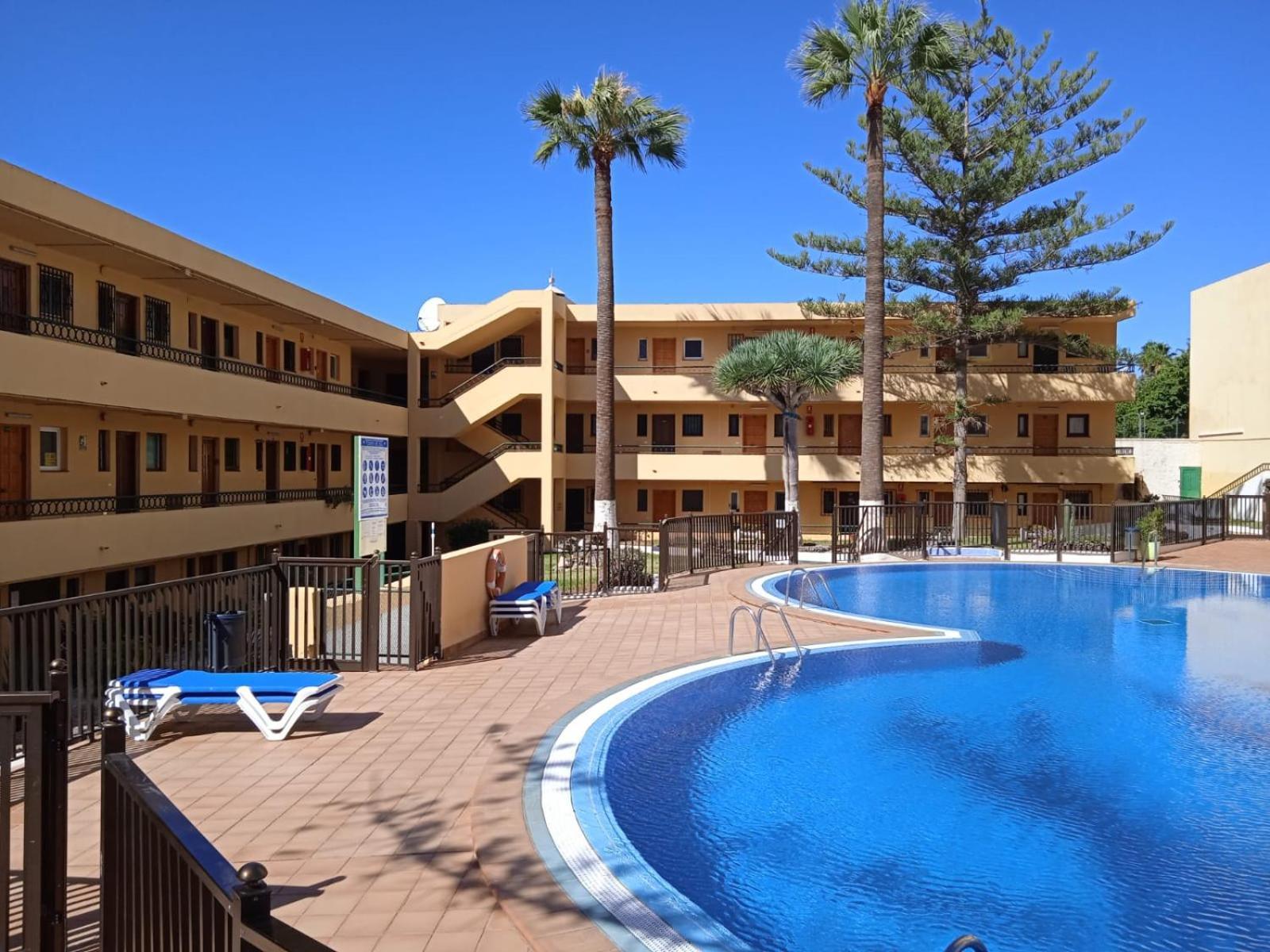 Firstline Apartment Los Cristianos Arona  Bagian luar foto