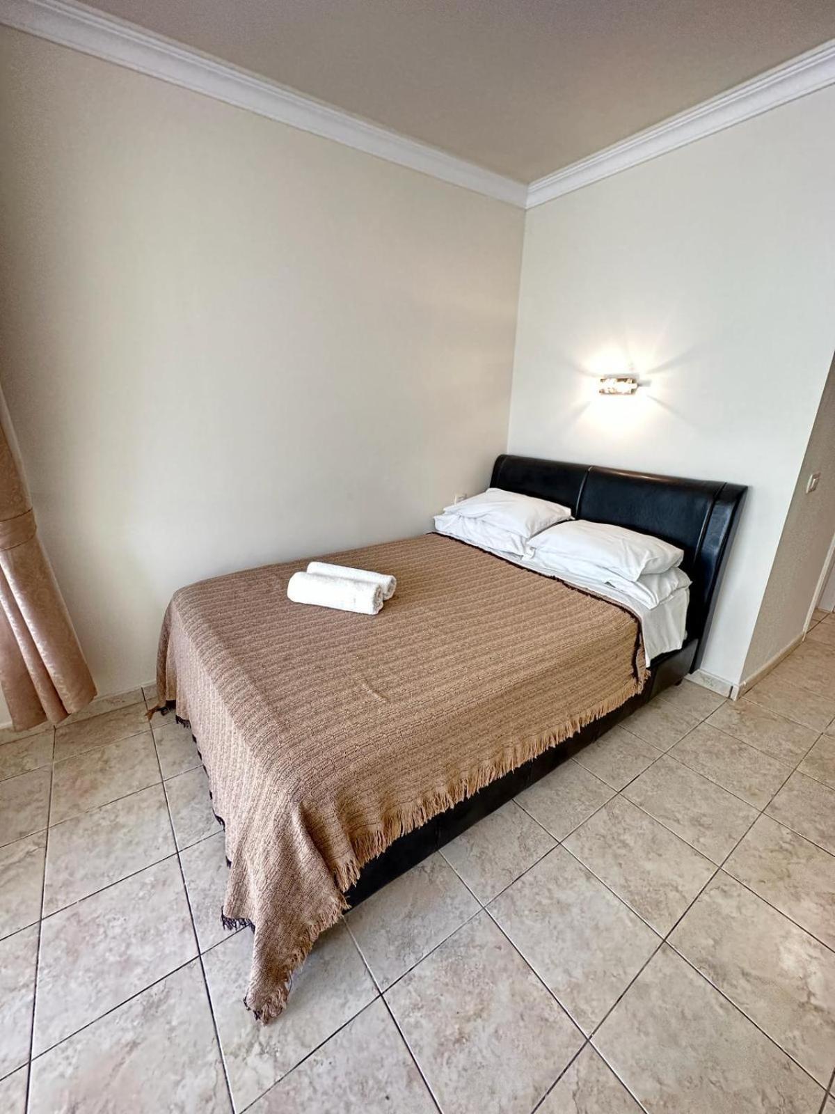 Firstline Apartment Los Cristianos Arona  Bagian luar foto