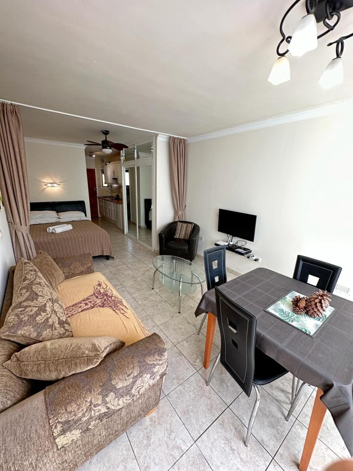 Firstline Apartment Los Cristianos Arona  Bagian luar foto