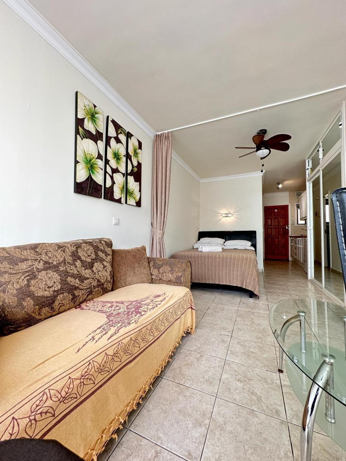 Firstline Apartment Los Cristianos Arona  Bagian luar foto