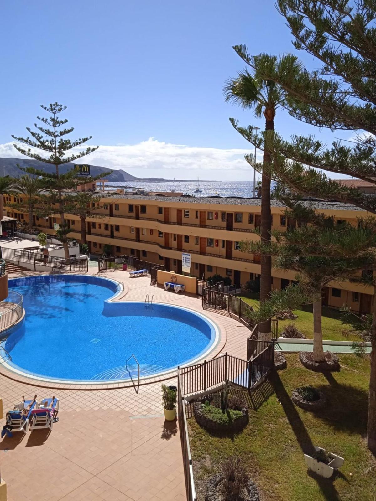 Firstline Apartment Los Cristianos Arona  Bagian luar foto