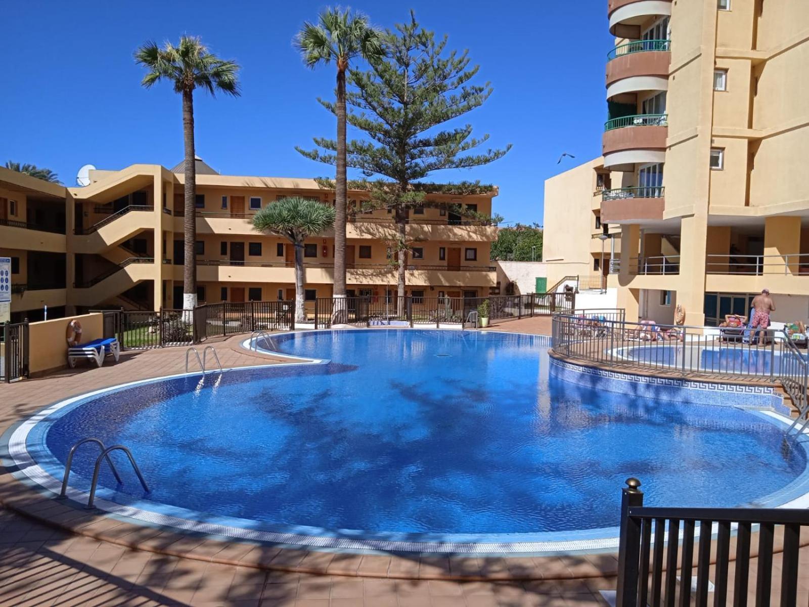 Firstline Apartment Los Cristianos Arona  Bagian luar foto