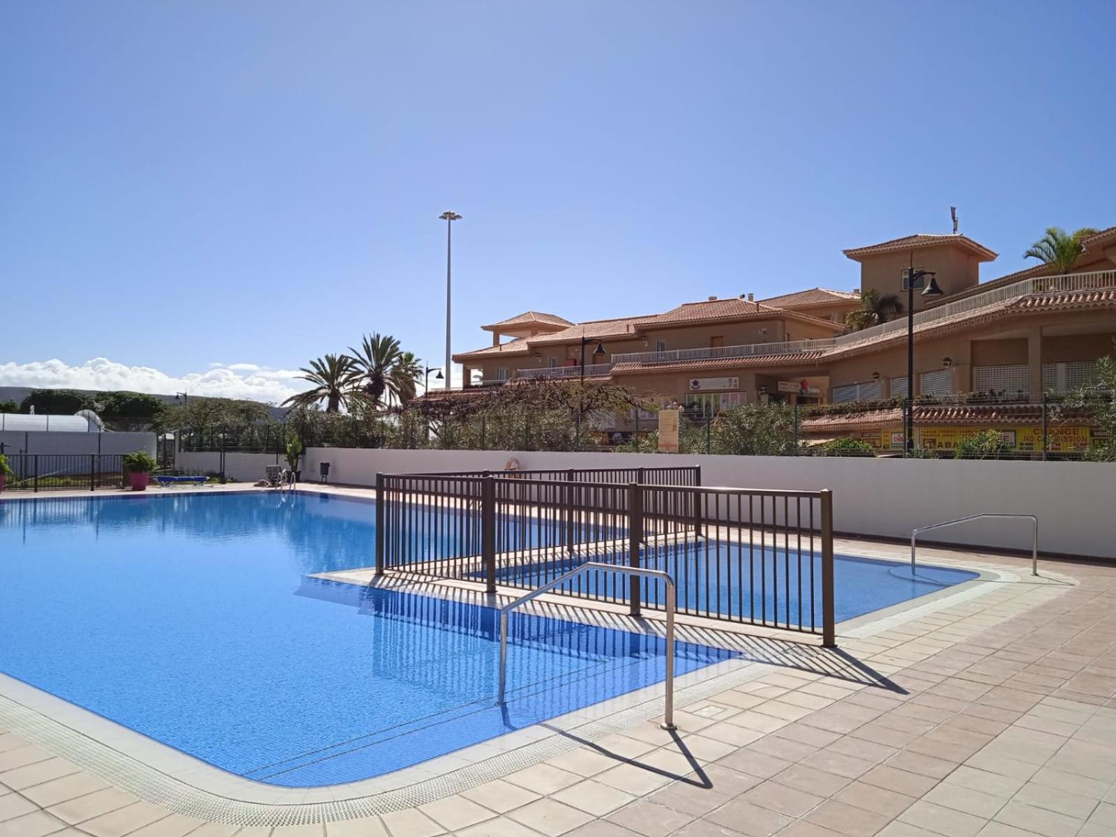 Firstline Apartment Los Cristianos Arona  Bagian luar foto