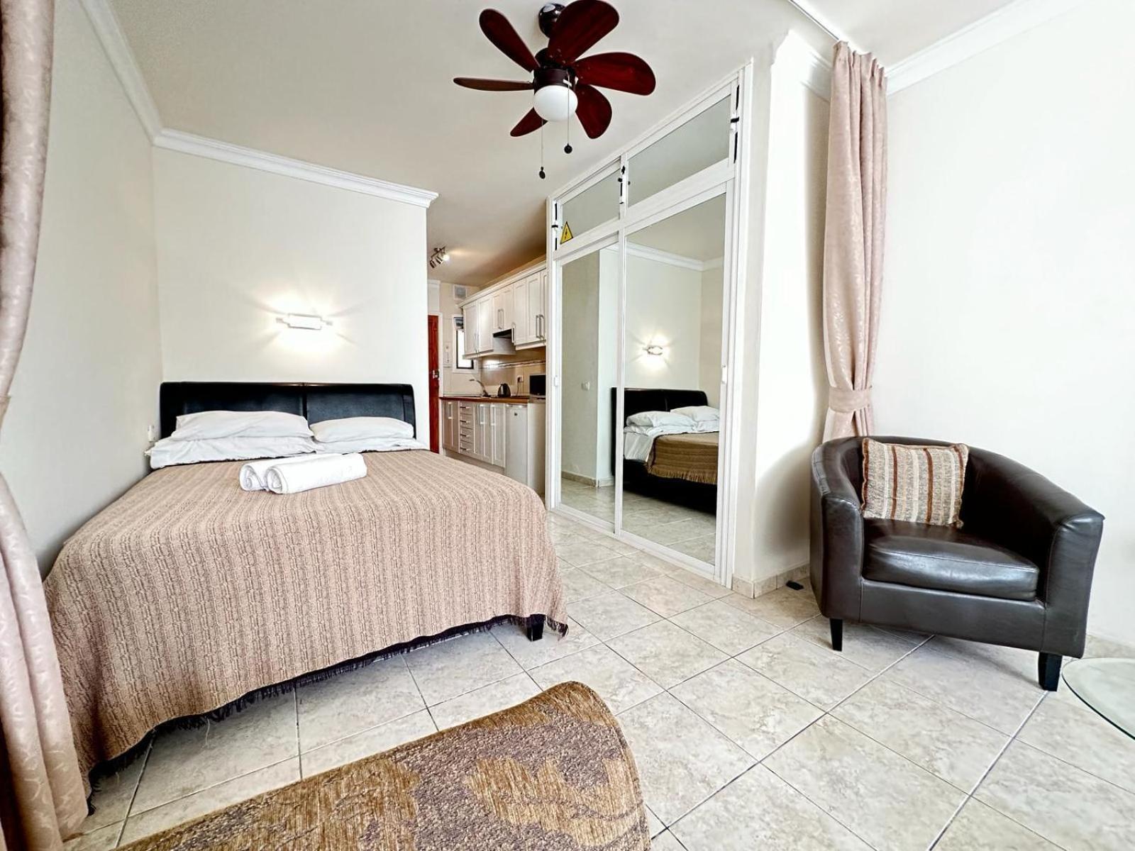 Firstline Apartment Los Cristianos Arona  Bagian luar foto
